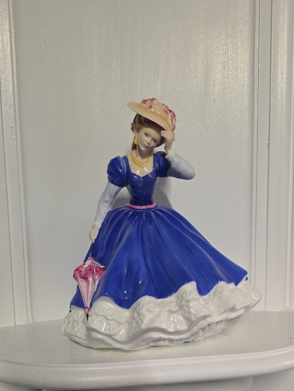 Authentic VTG ROYAL DOULTON Mary 8” Figurine Statue HN3375 Figure of the Year